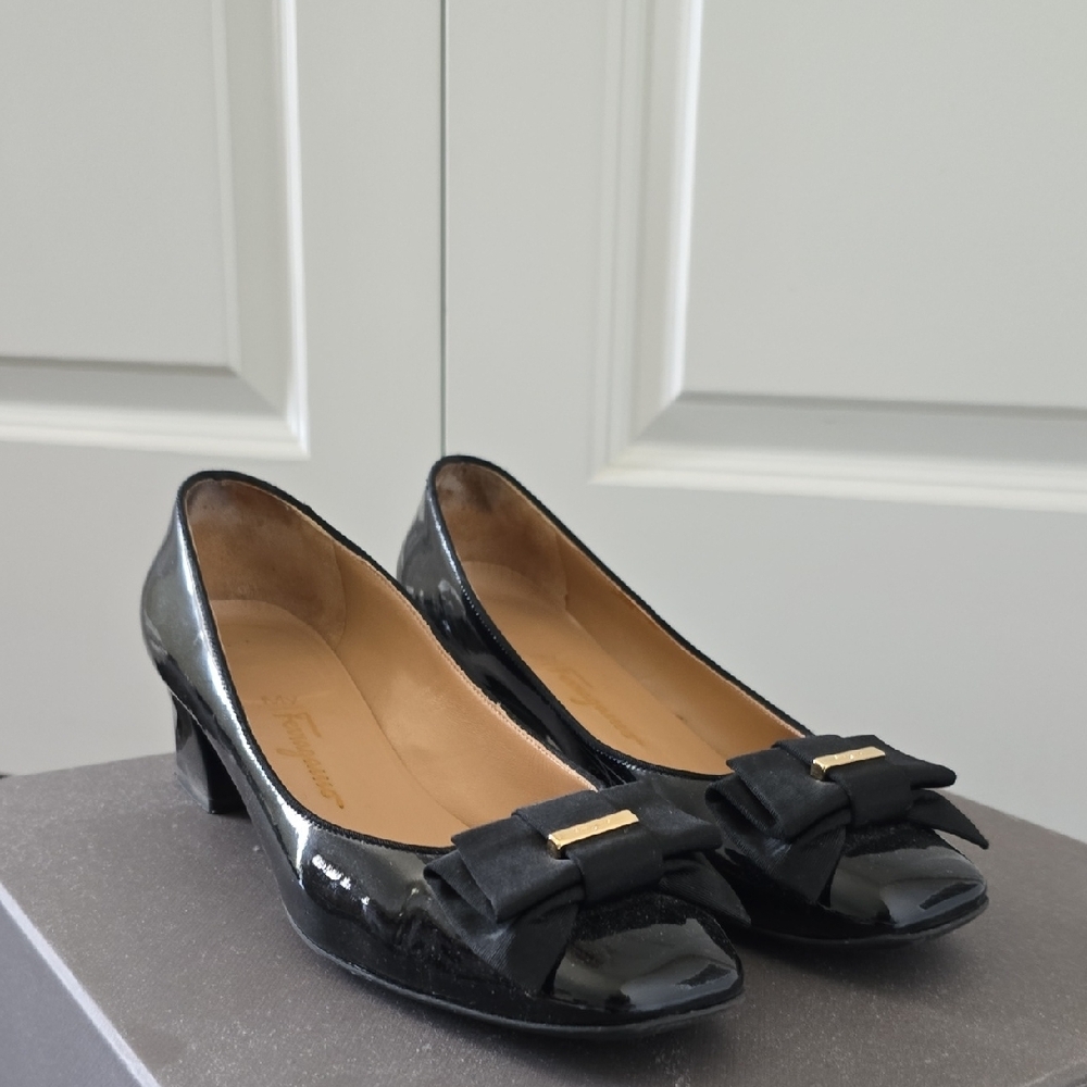 Salvatore Ferragamo Black Patent Leather Low Heel with Bow US 7